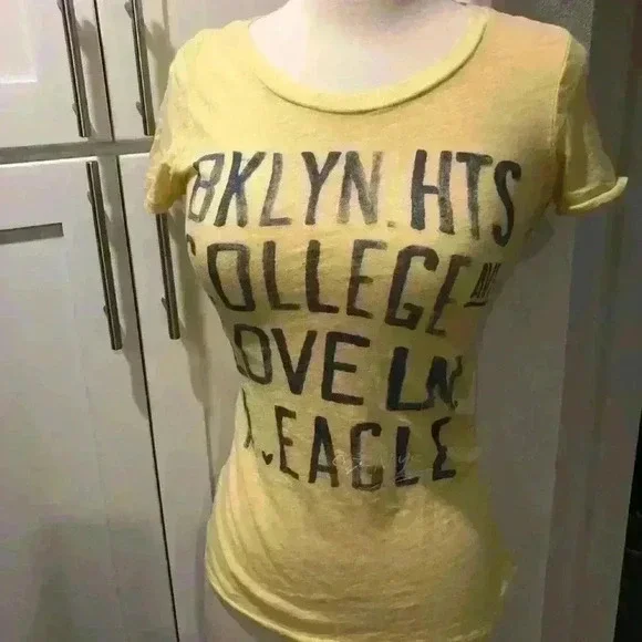 American Eagle T shirt - Picture 2 of 5